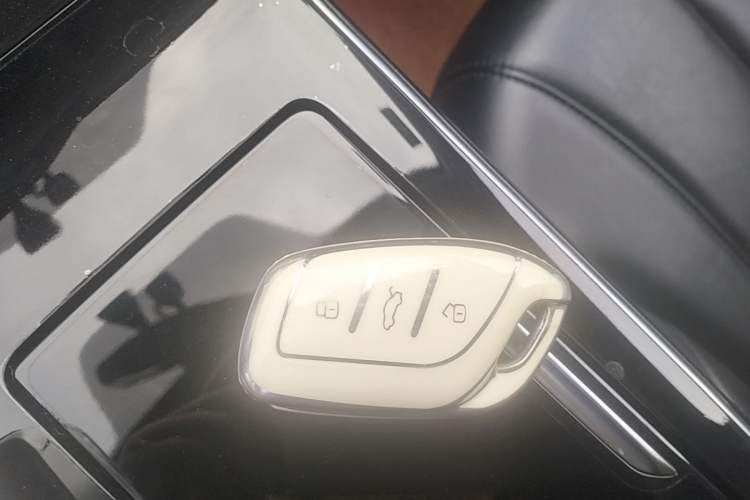 Used Roewe RX5 MAX 2019 300TGI Automatic 4G Connect Luxury Edition Vehicle Key