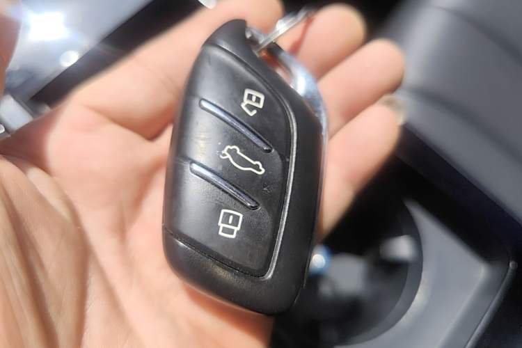 Used Roewe RX5 MAX 2019 300TGI Automatic 4G Connect Luxury Edition Vehicle Key