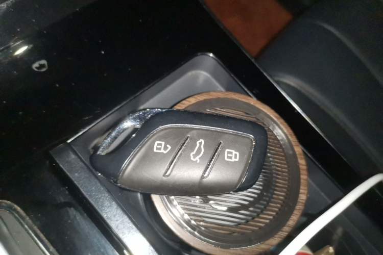 Used Roewe RX5 MAX 2019 300TGI Automatic 4G Connect Luxury Edition Vehicle Key