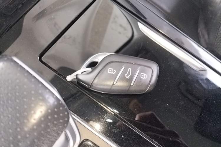 Used Roewe RX5 MAX 2019 300TGI Automatic 4G Connect Luxury Edition Vehicle Key