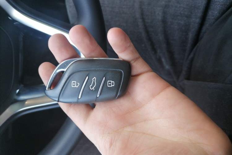 Used Roewe RX5 MAX 2019 300TGI Automatic 4G Connect Luxury Edition Vehicle Key