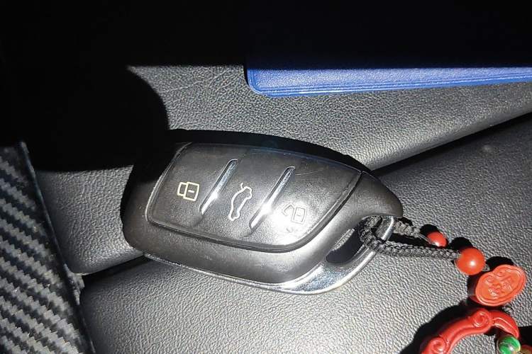 Used Roewe RX5 MAX 2019 400TGI Automatic All-Wheel Drive Smart Cabin Supreme Edition Vehicle Key