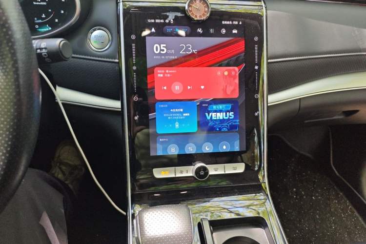 Used Roewe RX5 MAX 2019 300TGI Automatic Smart Cabin Luxury Edition Audio And AC Panel