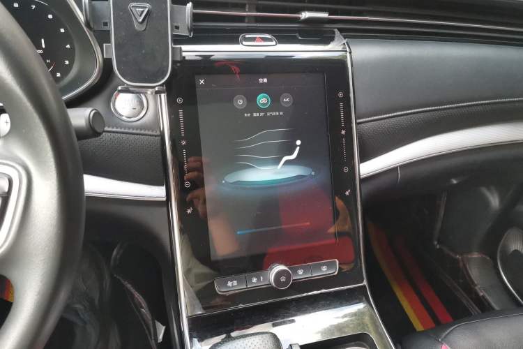 Used Roewe RX5 MAX 2019 300TGI Automatic 4G Connect Luxury Edition Audio And AC Panel