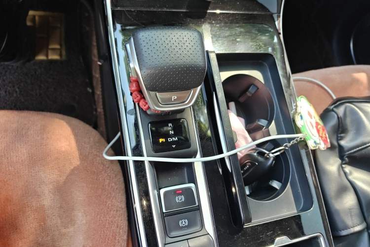 Used Roewe RX5 MAX 2019 300TGI Automatic 4G Connect Luxury Edition Gear Lever