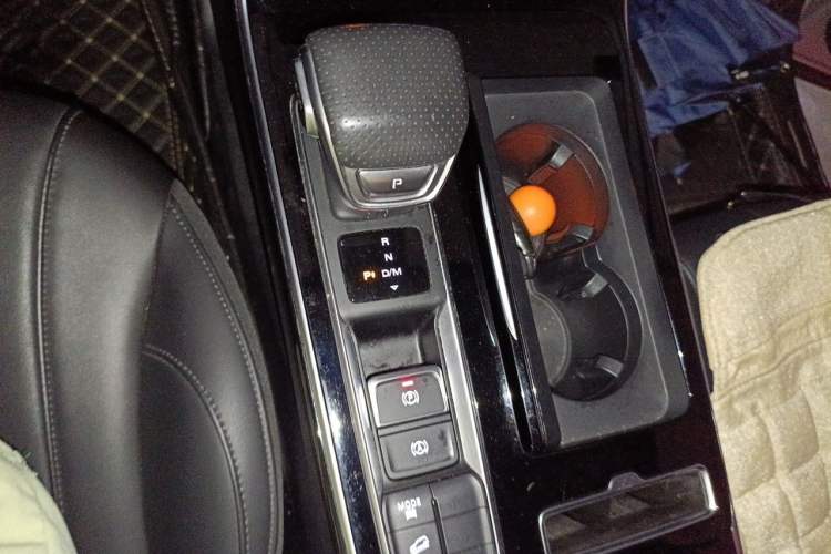 Used Roewe RX5 MAX 2019 300TGI Automatic Intelligent Driving Health Cabin Edition Gear Lever
