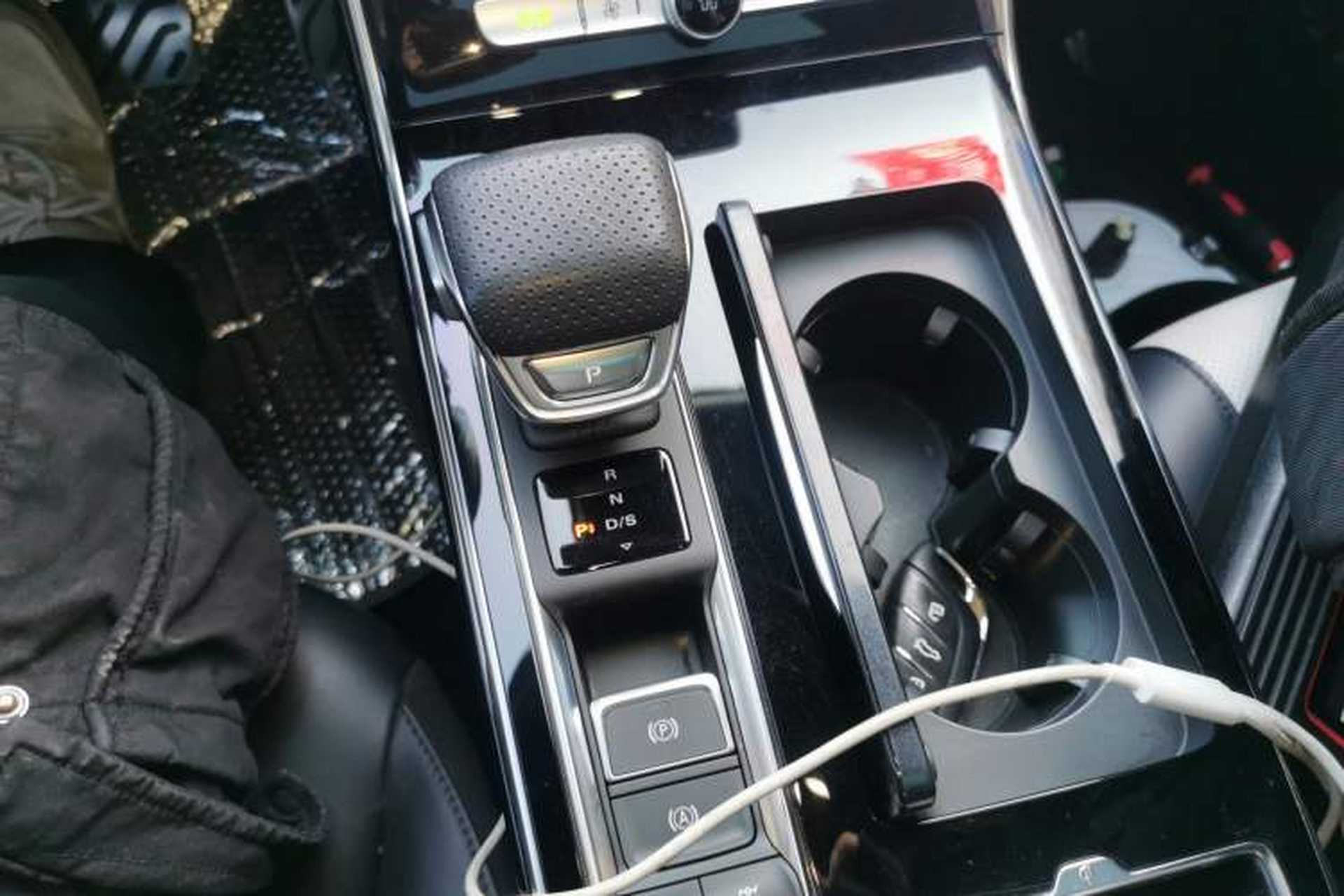 Used Roewe RX5 MAX 2019 400TGI Automatic All-Wheel Drive Smart Cabin Supreme Edition Gear Lever