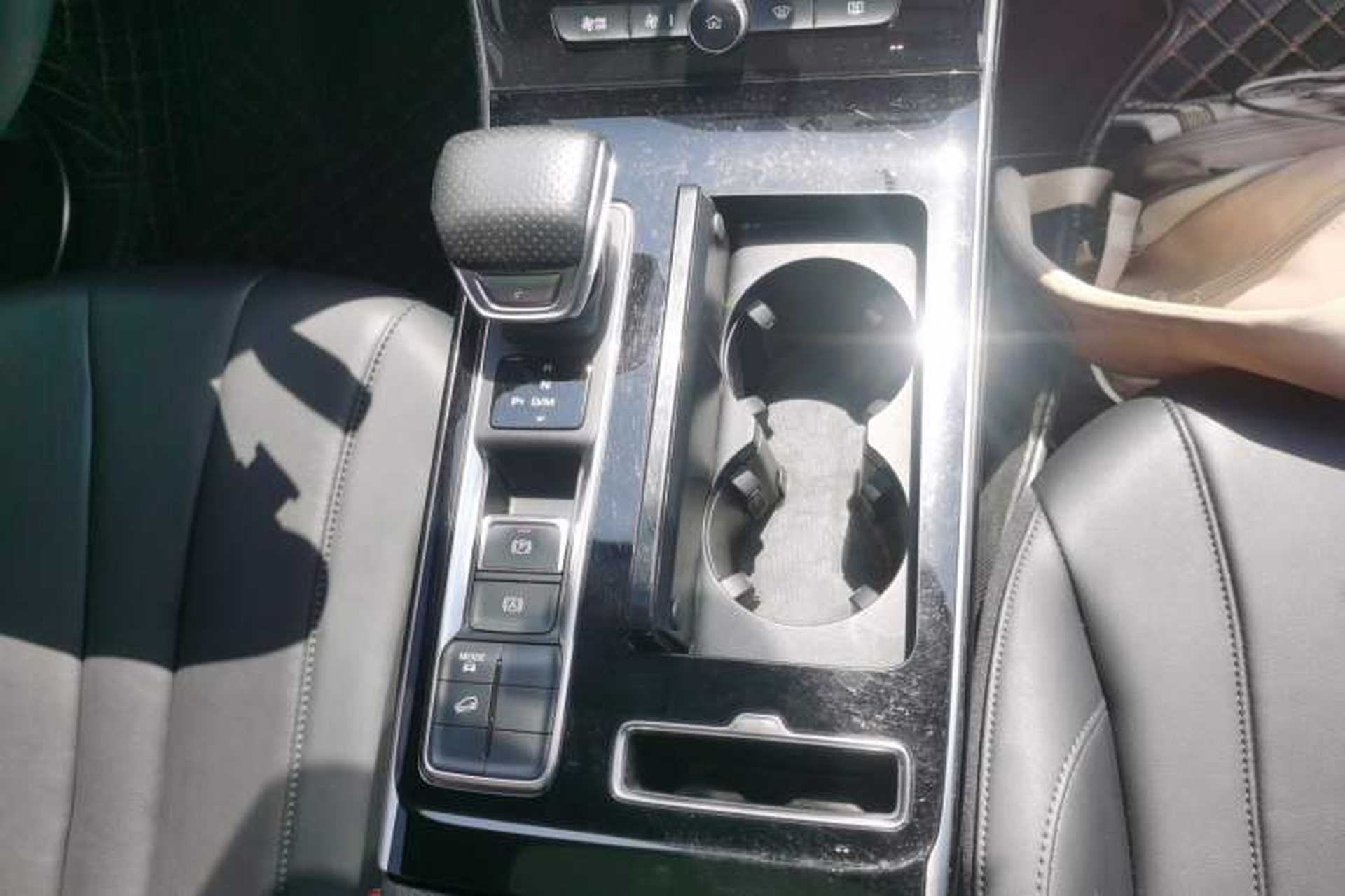 Used Roewe RX5 MAX 2019 300TGI Automatic 4G Connect Luxury Edition Gear Lever