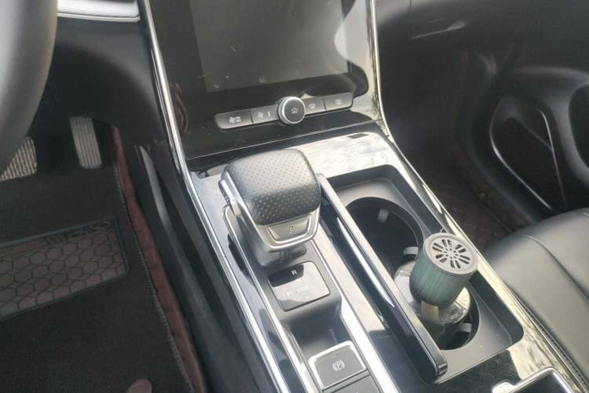 Used Roewe RX5 MAX 2019 400TGI Automatic 4G Connect Luxury Edition Gear Lever