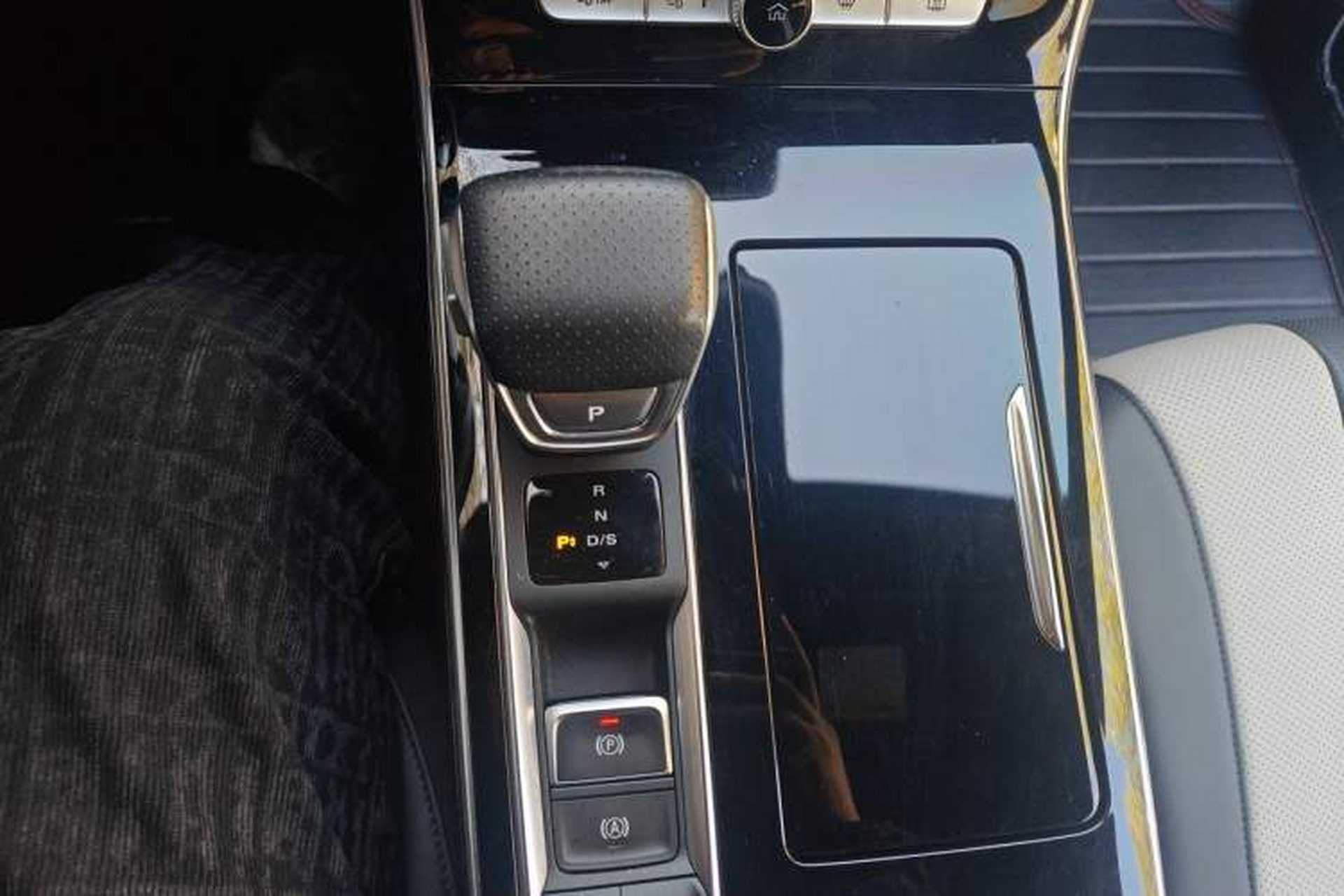 Used Roewe RX5 MAX 2019 400TGI Automatic All-Wheel Drive Smart Cabin Supreme Edition Gear Lever