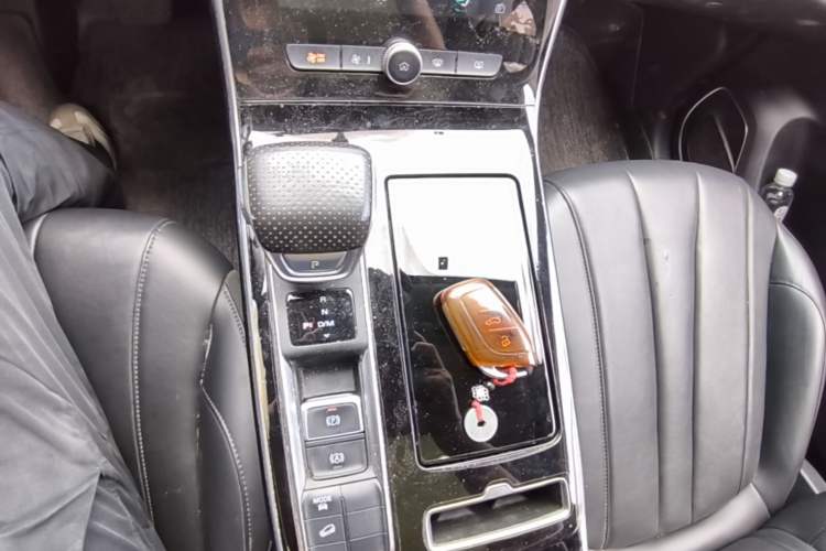 Used Roewe RX5 MAX 2019 300TGI Automatic 4G Connect Luxury Edition Gear Lever