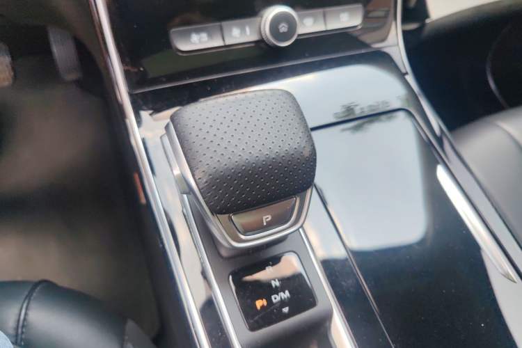Used Roewe RX5 MAX 2019 300TGI Automatic 4G Connect Luxury Edition Gear Lever