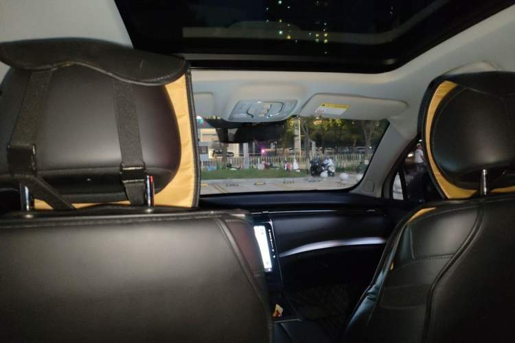 Used Roewe RX5 MAX 2019 300TGI Automatic 4G Connect Luxury Edition Headliner