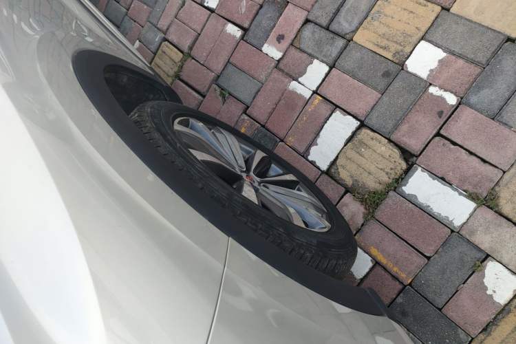 Used Roewe RX5 MAX 2019 400TGI Automatic 4G Connect Luxury Edition Left Front Wheel Hub