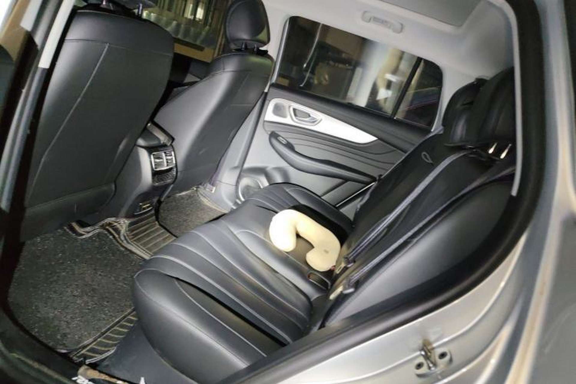 Used Roewe RX5 MAX 2019 300TGI Automatic 4G Connect Luxury Edition Left Rear Seat