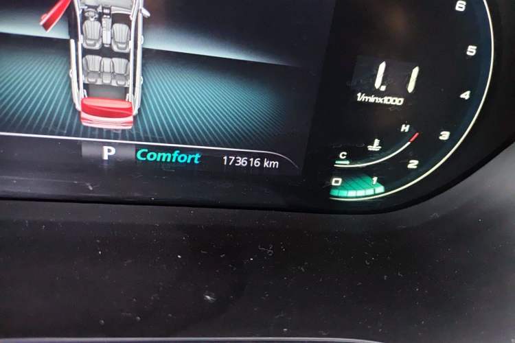 Used Roewe RX5 MAX 2019 300TGI Automatic 4G Connect Luxury Edition Odometer Close Up