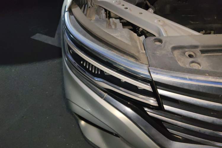 Used Roewe RX5 MAX 2019 300TGI Automatic 4G Connect Luxury Edition Right Front Headlight