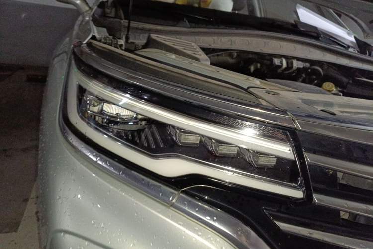 Used Roewe RX5 MAX 2019 300TGI Automatic Intelligent Driving Health Cabin Edition Right Front Headlight