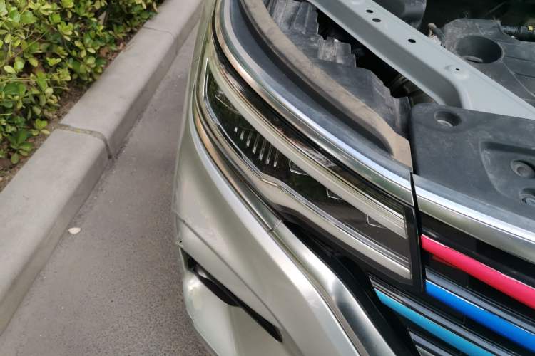 Used Roewe RX5 MAX 2019 300TGI Automatic 4G Connect Luxury Edition Right Front Headlight