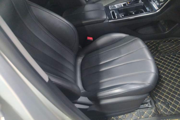 Used Roewe RX5 MAX 2019 300TGI Automatic 4G Connect Luxury Edition Right Front Seat