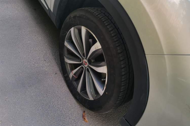 Used Roewe RX5 MAX 2019 300TGI Automatic 4G Connect Luxury Edition Right Front Wheel Hub