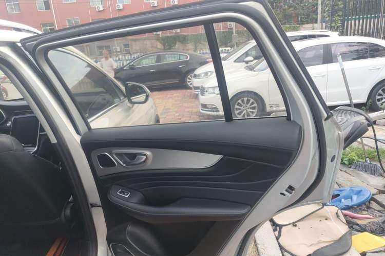 Used Roewe RX5 MAX 2019 400TGI Automatic 4G Connect Luxury Edition Right Rear Door Interior
