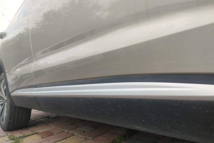 Used Roewe RX5 MAX 2019 400TGI Automatic 4G Connect Luxury Edition Right Side Sill