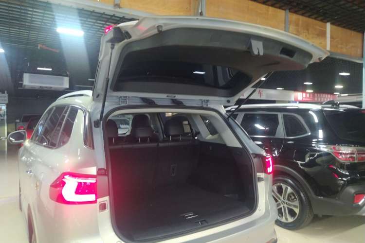Used Roewe RX5 MAX 2019 300TGI Automatic 4G Connect Luxury Edition Trunk