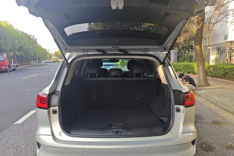 Used Roewe RX5 MAX 2019 300TGI Automatic 4G Connect Luxury Edition Trunk