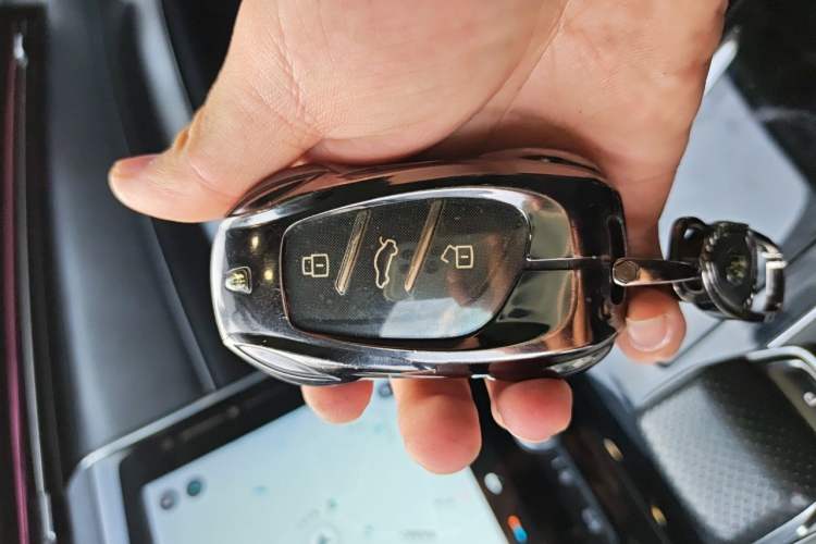 Used Roewe RX5 MAX 2019 300TGI Automatic 4G Connect Luxury Edition Vehicle Key