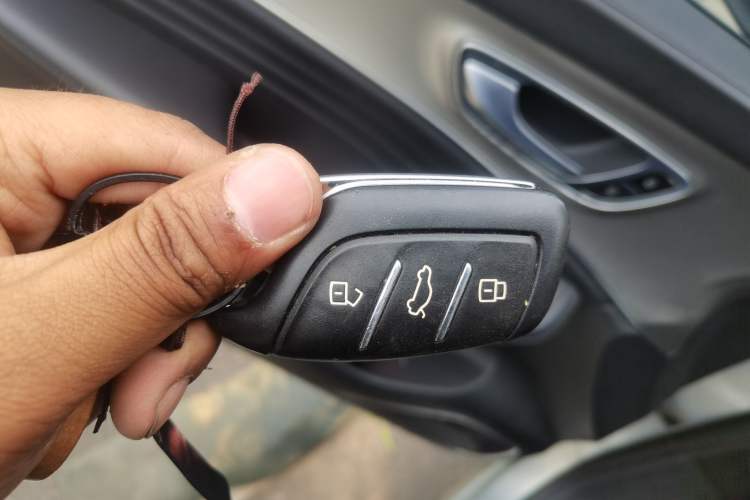 Used Roewe RX5 MAX 2019 300TGI Automatic 4G Connect Luxury Edition Vehicle Key