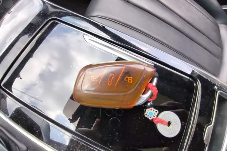Used Roewe RX5 MAX 2019 300TGI Automatic 4G Connect Luxury Edition Vehicle Key