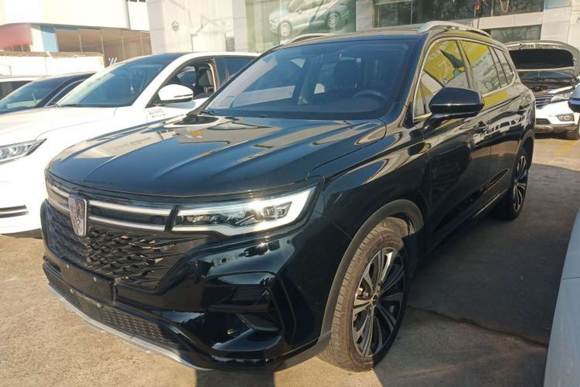 Used Roewe RX5 MAX 2021 Supreme Series 400TGI Automatic Luxury Cabin Edition Front Left 45 Deg