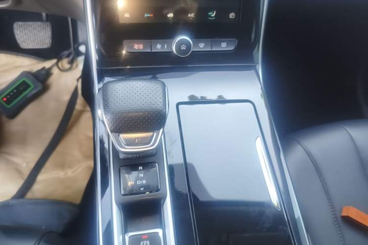 Used Roewe RX5 MAX 2021 Supreme Series 400TGI Automatic Luxury Cabin Edition Gear Lever
