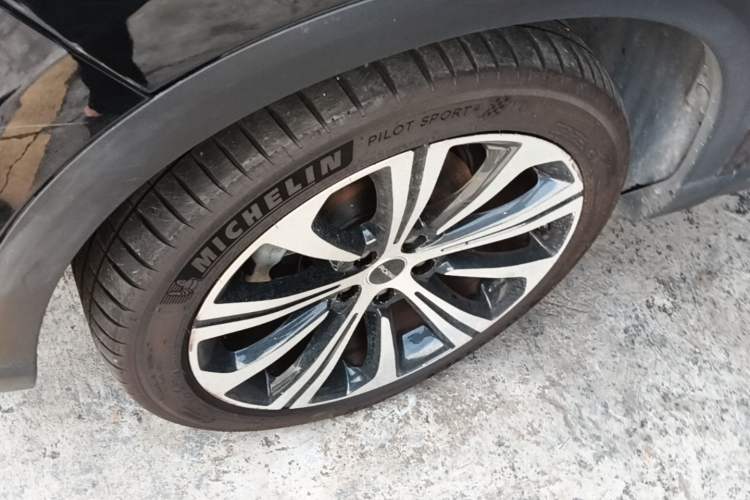 Used Roewe RX5 MAX 2021 Supreme Series 400TGI Automatic Luxury Cabin Edition Left Front Wheel Hub