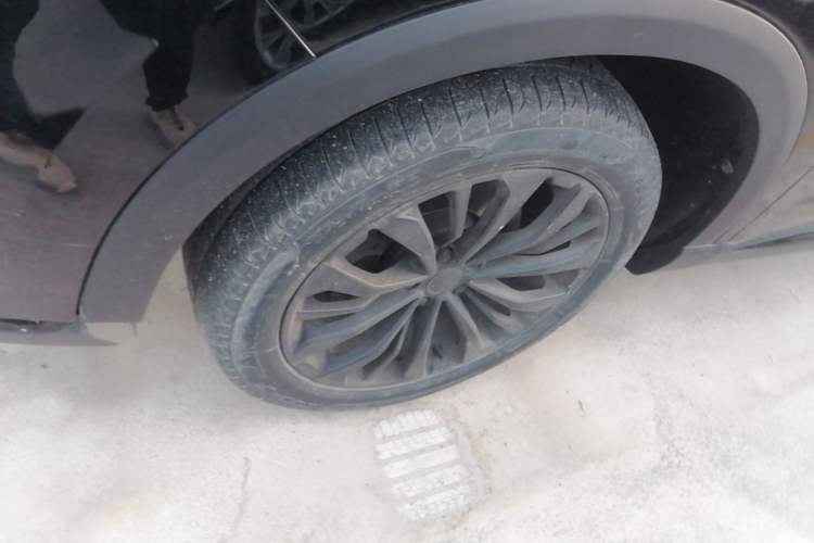 Used Roewe RX5 MAX 2021 Supreme Series 300TGI Automatic Luxury Cabin Edition Left Front Wheel Hub