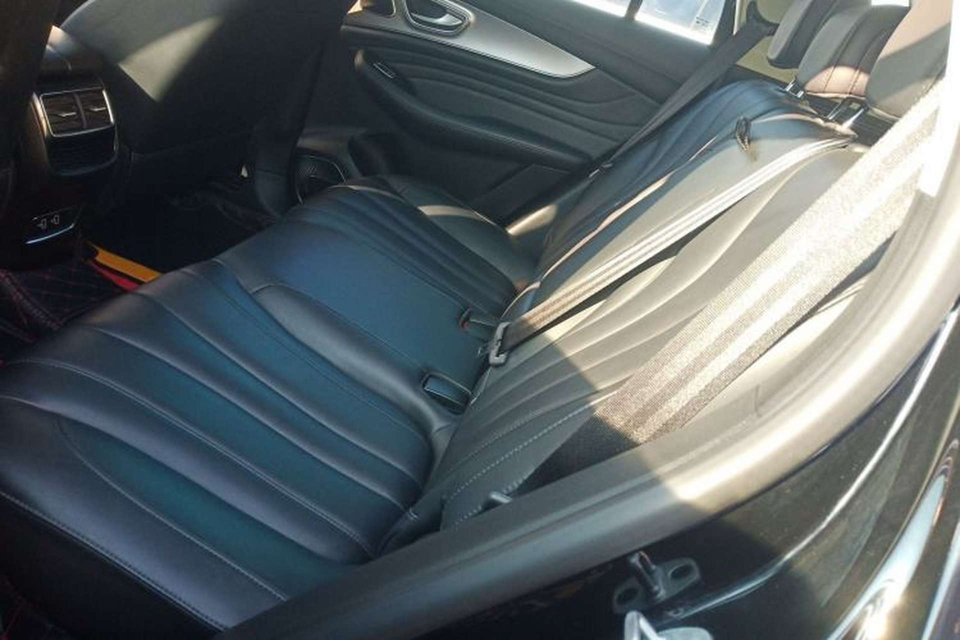 Used Roewe RX5 MAX 2021 Supreme Series 400TGI Automatic Luxury Cabin Edition Left Rear Seat