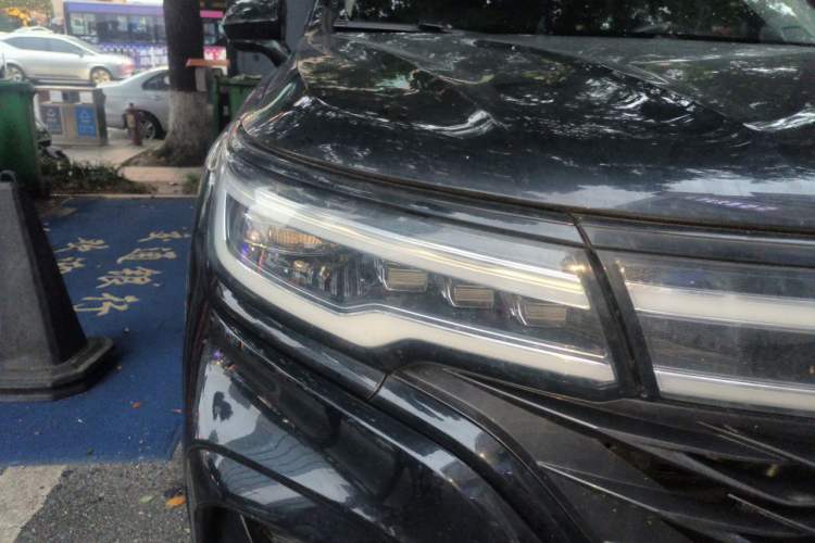 Used Roewe RX5 MAX 2021 Supreme Series 300TGI Automatic Luxury Cabin Edition Right Front Headlight