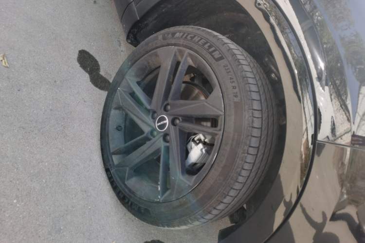 Used Roewe RX5 MAX 2021 Supreme Series 300TGI Automatic Luxury Cabin Edition Right Front Wheel Hub