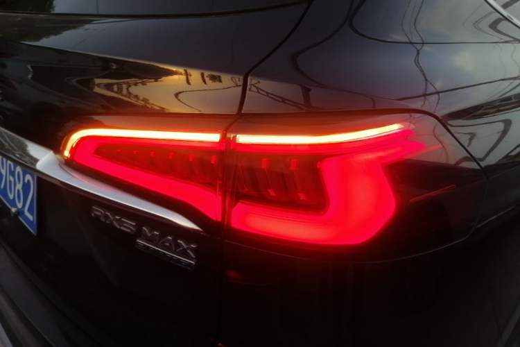 Used Roewe RX5 MAX 2021 Supreme Series 300TGI Automatic Luxury Cabin Edition Right Rear Taillight