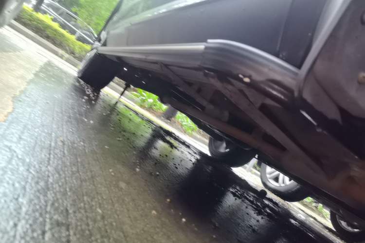 Used Roewe RX5 MAX 2021 Supreme Series 400TGI Automatic Smart Cabin Prestige Edition Right Side Sill
