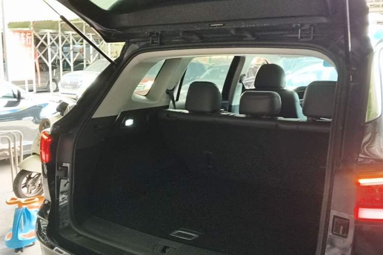 Used Roewe RX5 MAX 2021 Supreme Series 400TGI Automatic Luxury Cabin Edition Trunk