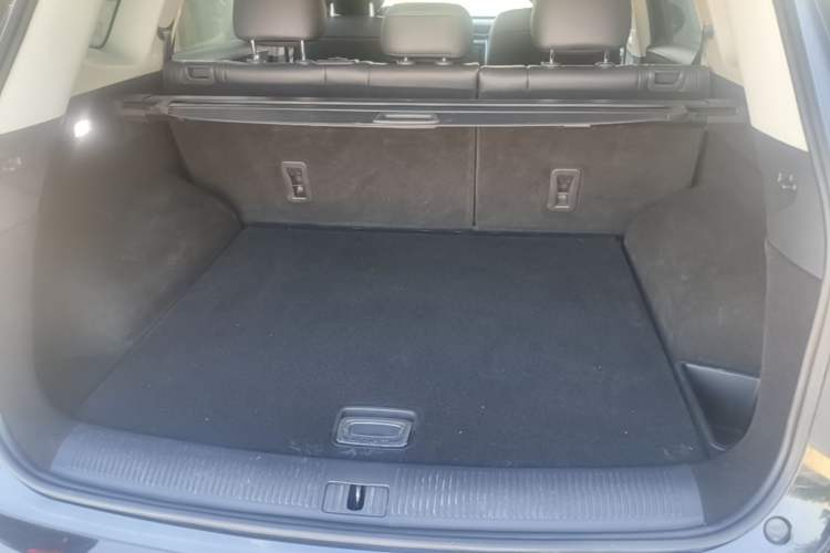 Used Roewe RX5 MAX 2021 Supreme Series 400TGI Automatic Luxury Cabin Edition Trunk