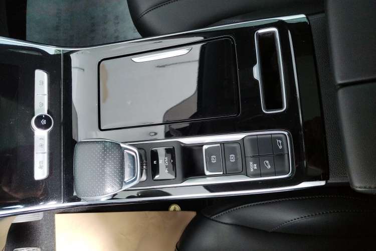 Used Roewe RX5 MAX 2021 Supreme Series 300TGI Automatic Smart Cabin Edition Gear Lever