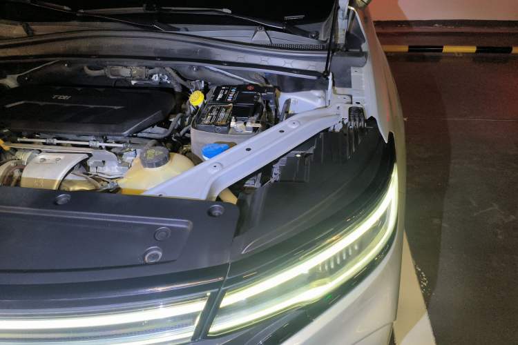 Used Roewe RX5 MAX 2021 Supreme Series 400TGI Automatic Luxury Cabin Edition Engine Bay Left