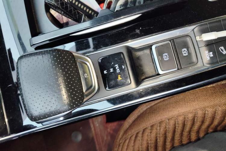 Used Roewe RX5 MAX 2021 Supreme Series 300TGI Automatic Luxury Cabin Edition Gear Lever