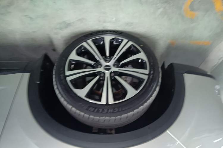 Used Roewe RX5 MAX 2021 Supreme Series 400TGI Automatic Smart Cabin Prestige Edition Left Front Wheel Hub