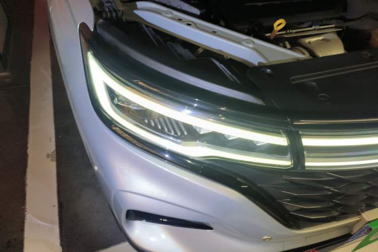 Used Roewe RX5 MAX 2021 Supreme Series 400TGI Automatic Luxury Cabin Edition Right Front Headlight