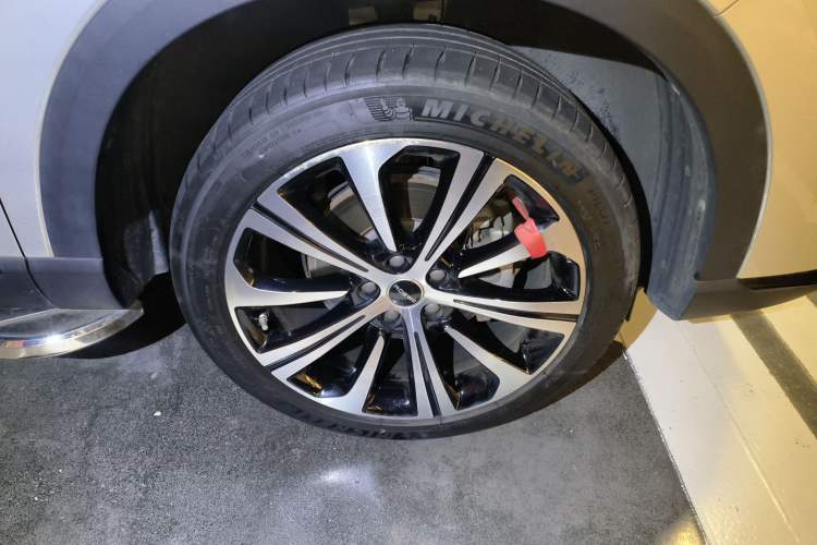 Used Roewe RX5 MAX 2021 Supreme Series 400TGI Automatic Luxury Cabin Edition Right Front Wheel Hub