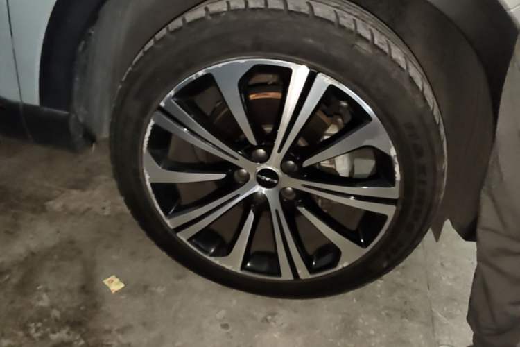 Used Roewe RX5 MAX 2021 Supreme Series 400TGI Automatic Smart Cabin Prestige Edition Right Front Wheel Hub
